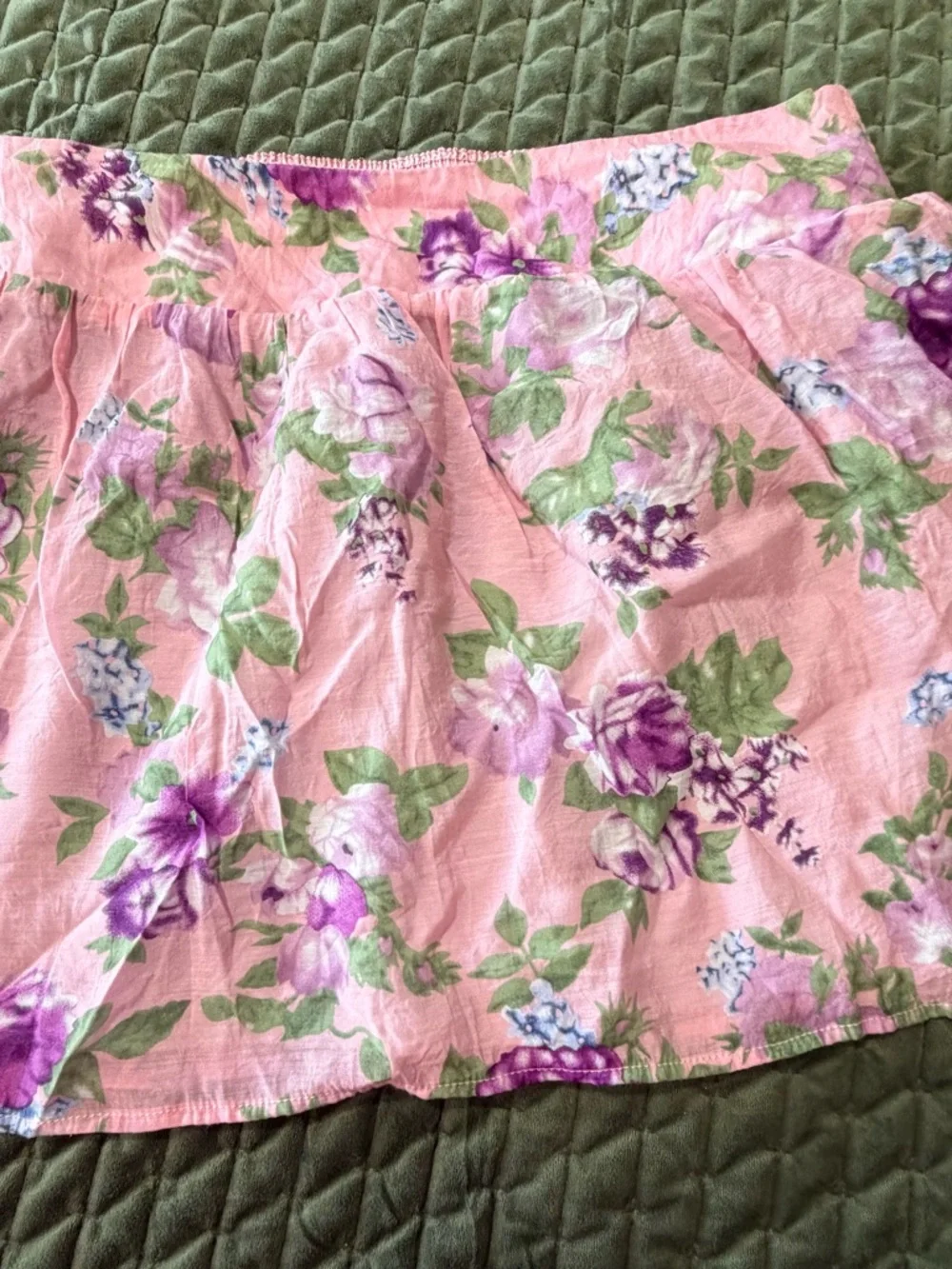Charlotte‎ Russe pink floral mini skirt elastic waist size medium